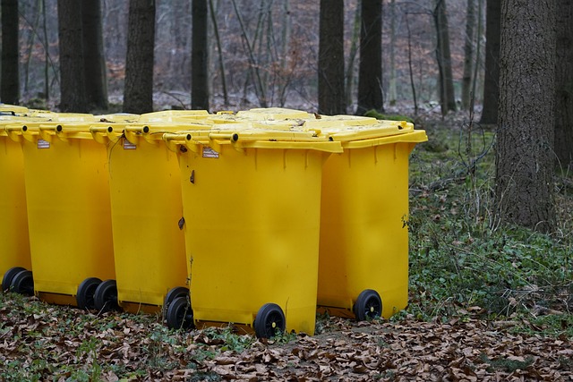 Pojemniki na plastik i metal